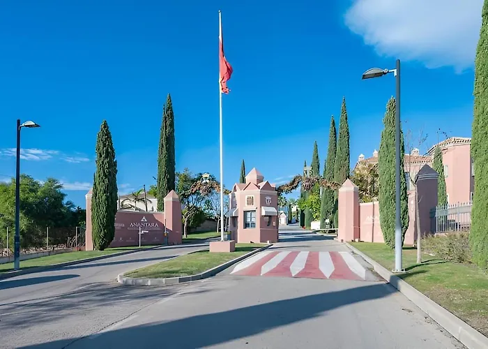 With Panoramic Views Golf Pools In Benahavis